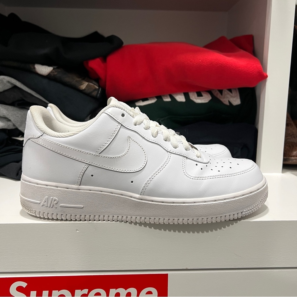 Nike Air Force 1 ’07 Low Triple White Size 9.5 Mens Sneakers 315122-111